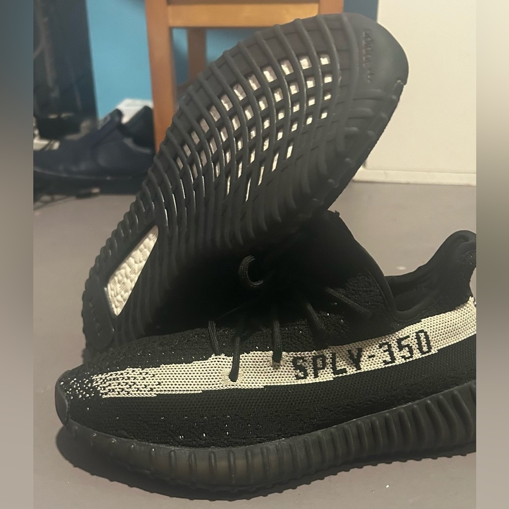 Adidas Yeezy boost 350 V2 core black green sz 7